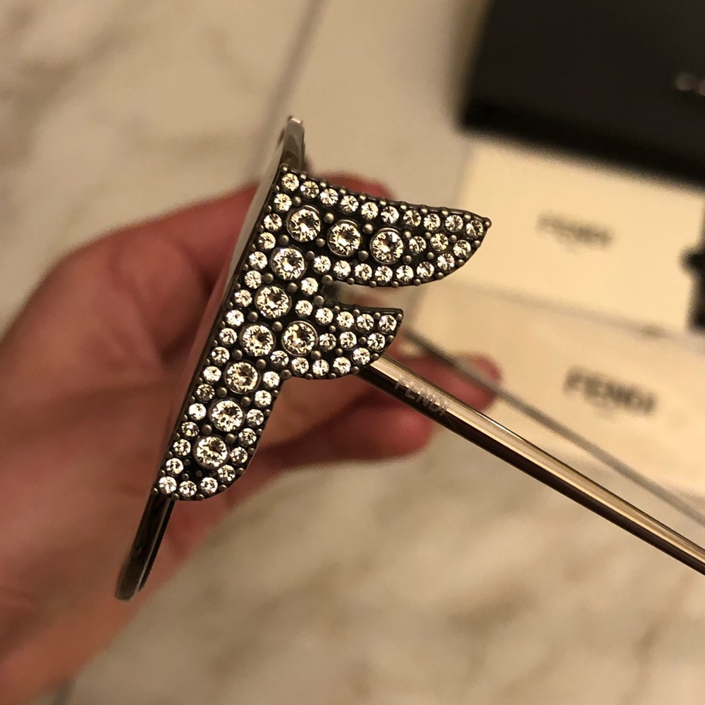 🔥NEW FENDI SWAROVSKI CRYSTAL SUNGLASSES 🔥 - Picture 14 of 16